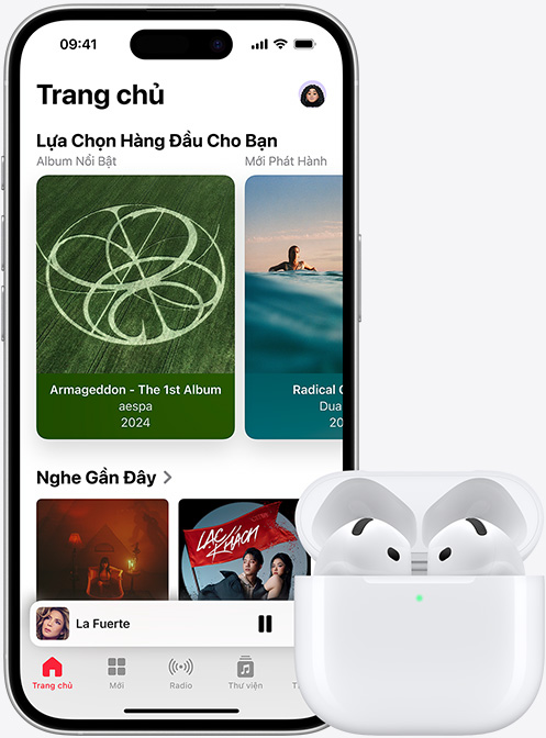 iPhone 16 đang phát nhạc bên cạnh airpods