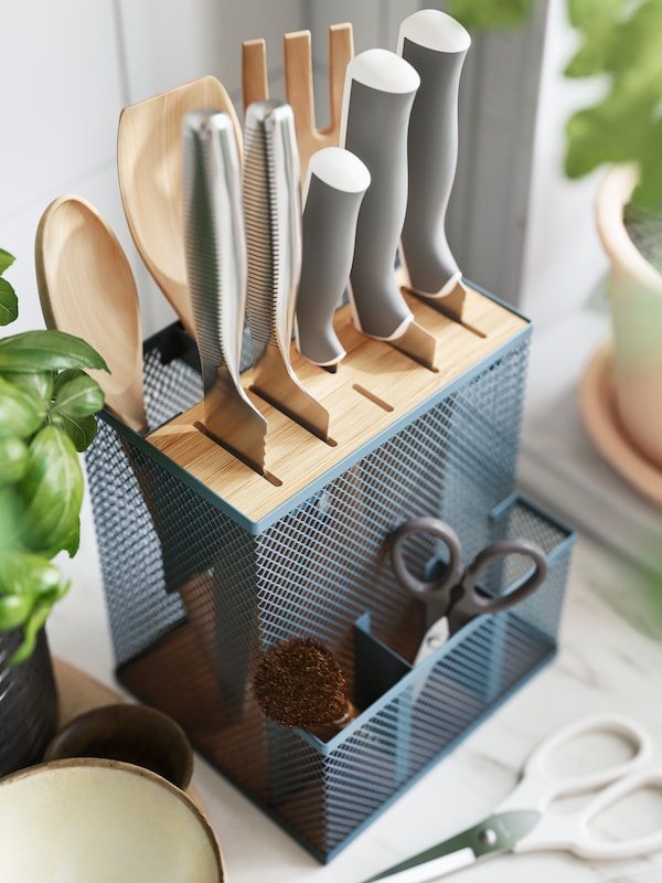 A bamboo/grey-turquoise VIMPELFISK knife block holding various knives, wooden cooking utensils and a pair of scissors.