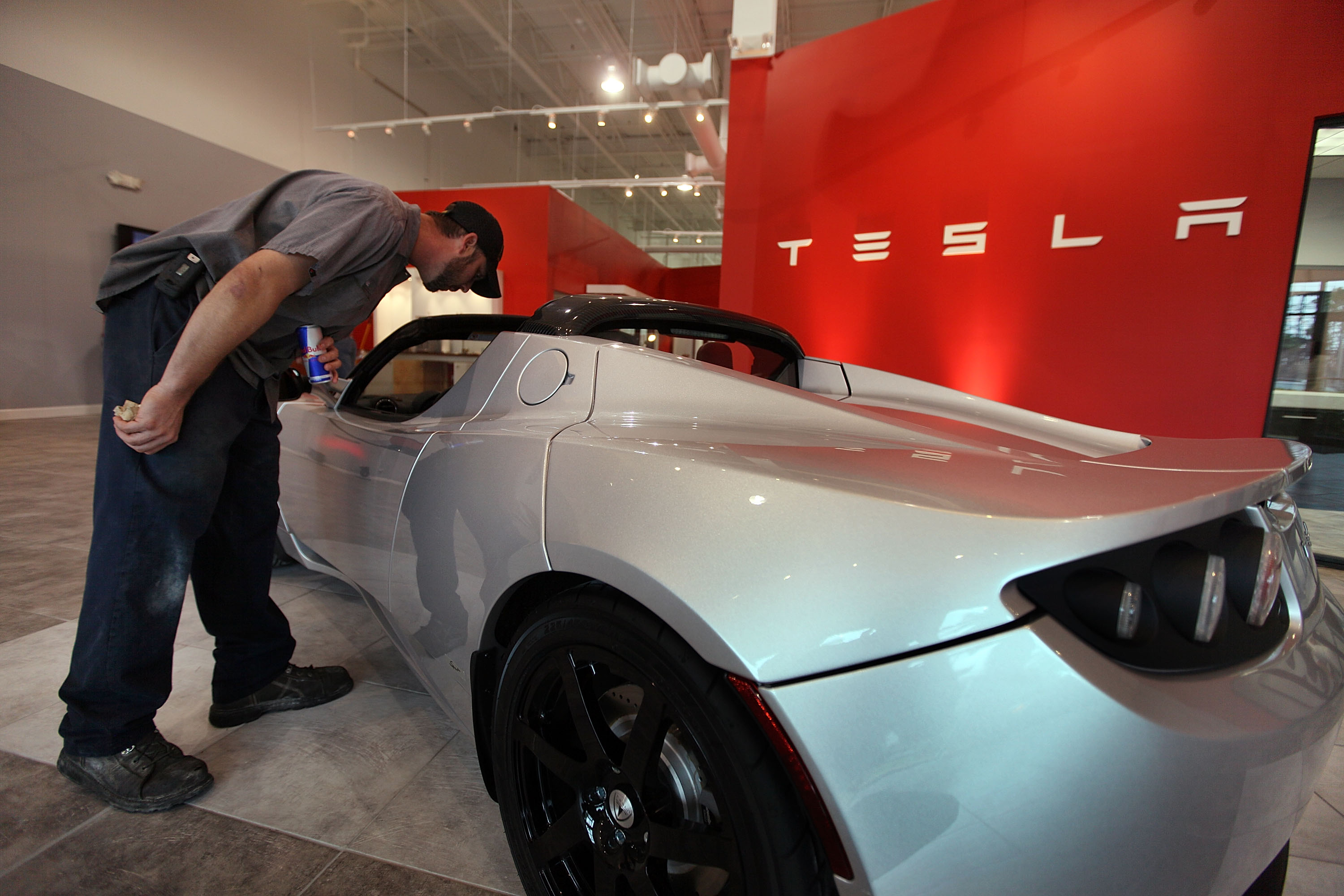 Tesla Roadster in showroom 2009